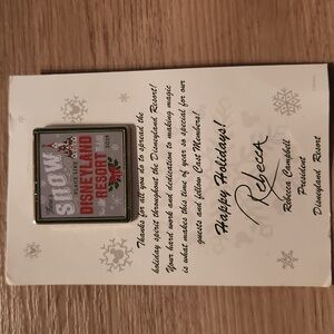 Disney Cast Member Exclusive Holiday Pin 2019